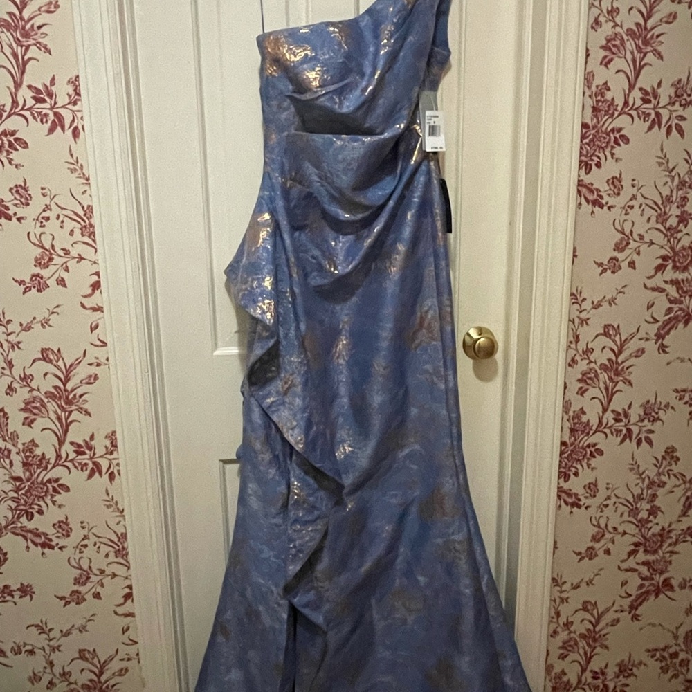 Teri Jon very special one shoulder Gown Worn only once has had alterations - Picture 3 of 10